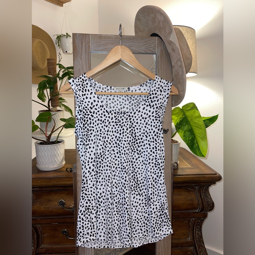 *BEAUTIFUL* NWOT Beacon blouse, white with black animal print, size XS